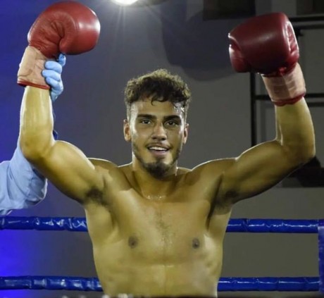 A székesfehérvári ökölvívó, Balogh Bálint profiként folytatja pályafutását